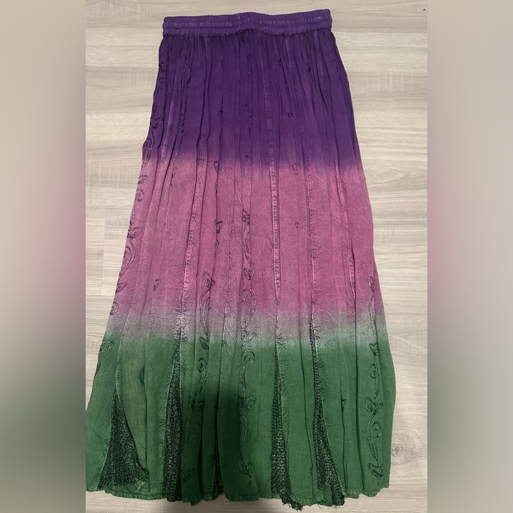 M/L. NWT. Sacred Threads Purple and Green Maxi Skirt. CL/GR09. 225005 - Picture 1 of 2